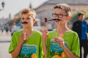 decaci sa kartoniskim brkovima